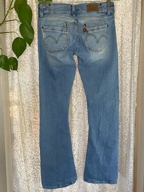 Levi’s - Light Wash Low-rise Bootcut Jeans